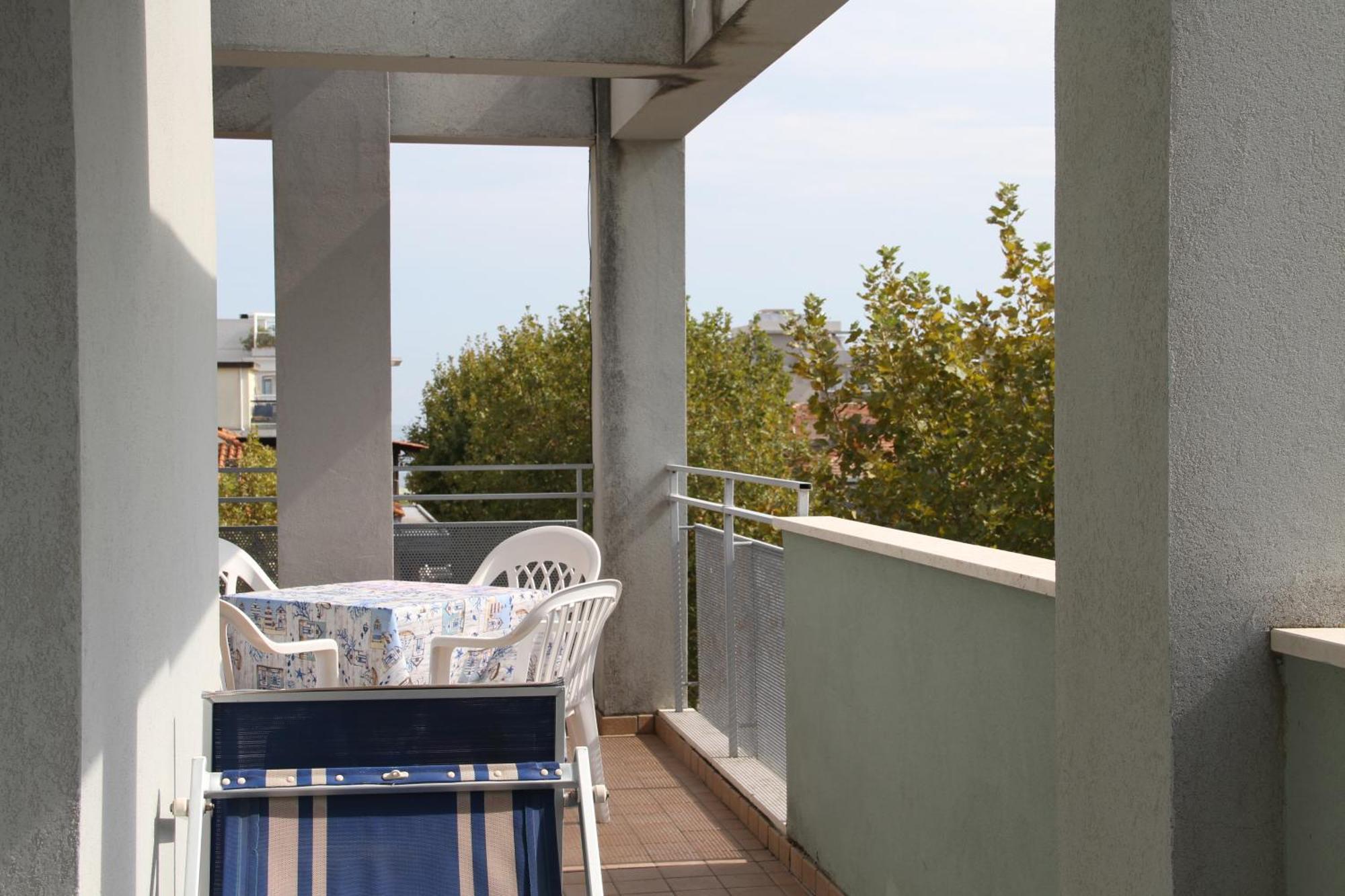 Azzurra Aparthotel 3*