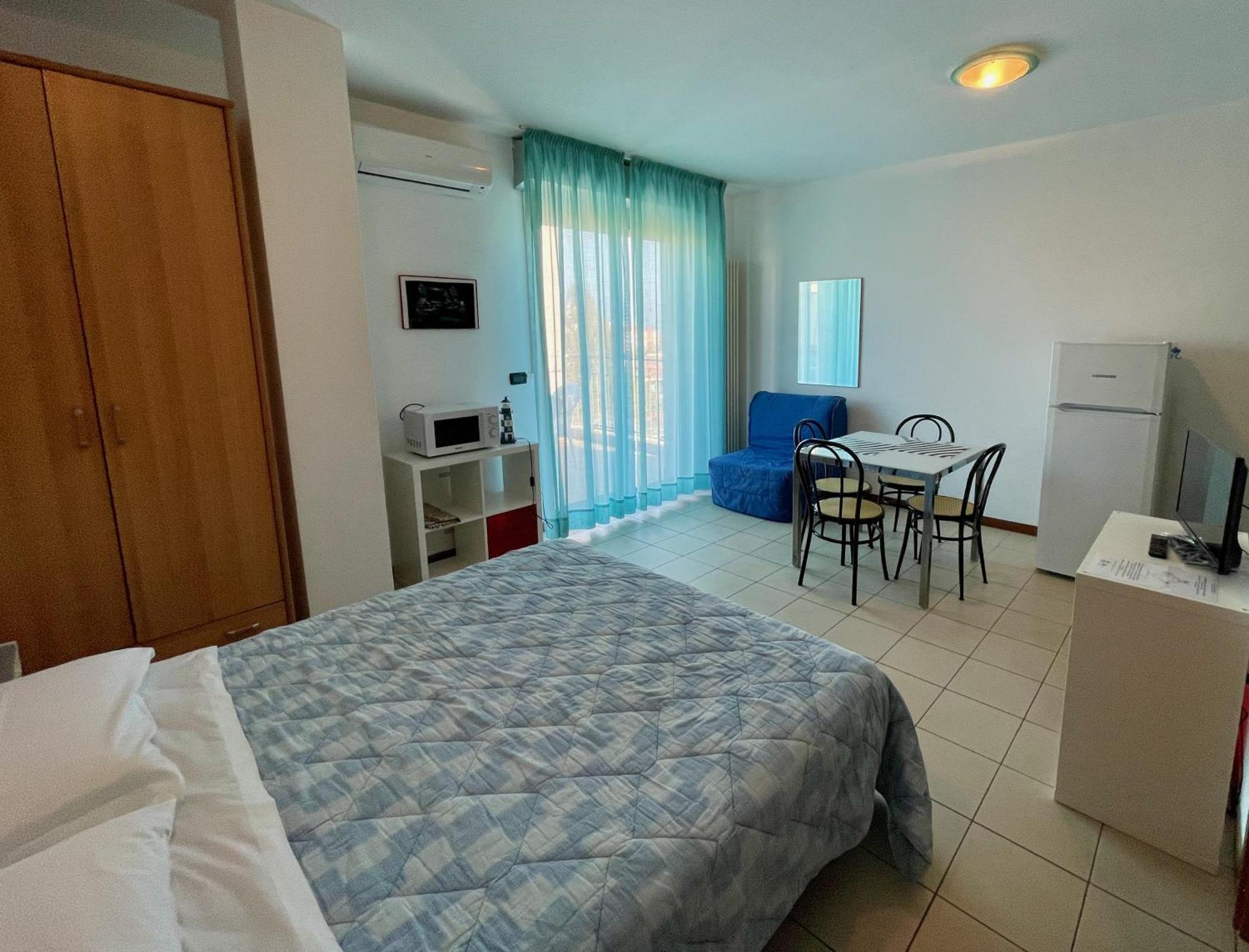 Aparthotel Azzurra 3*