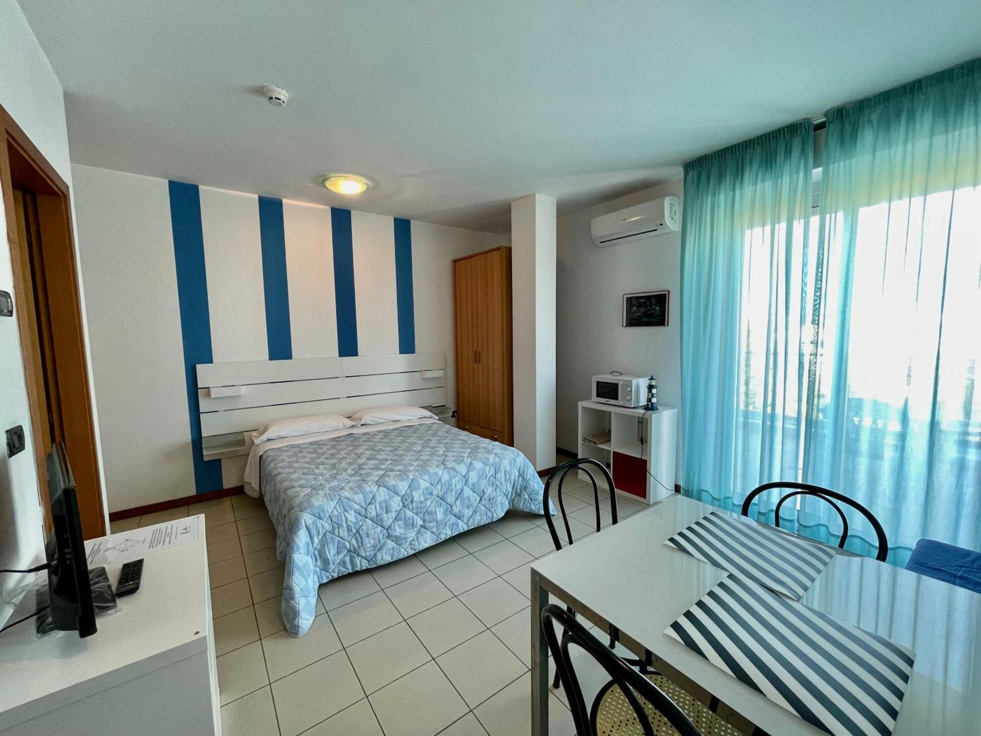 Azzurra Aparthotel 3*