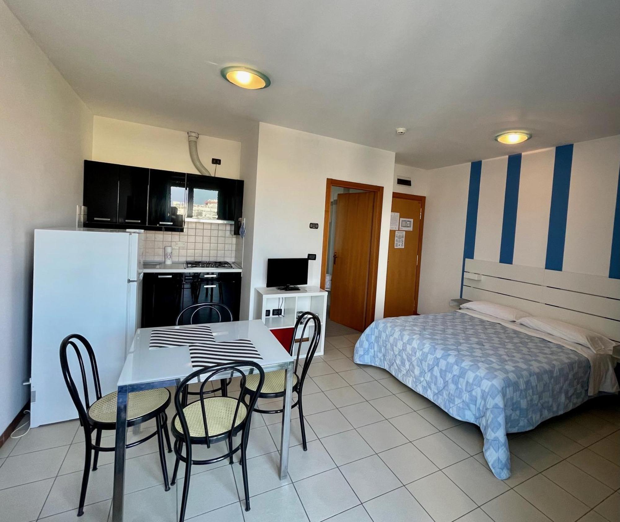 Azzurra Aparthotel