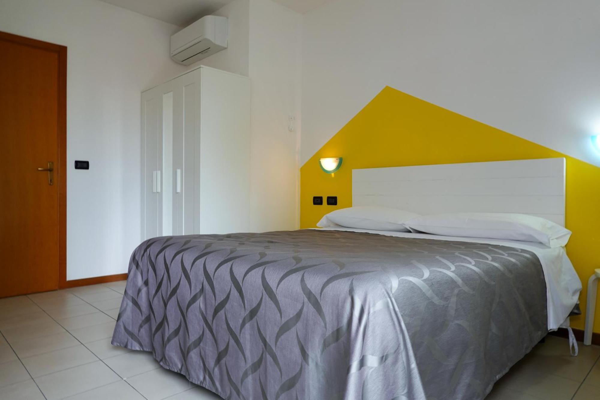 Azzurra Aparthotel 3*